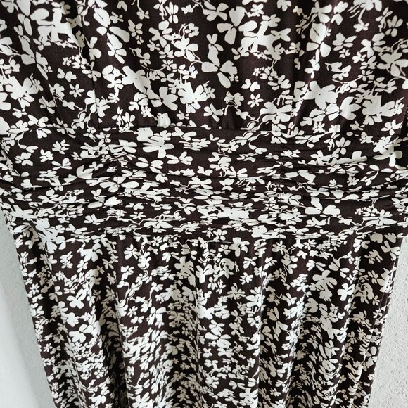 Dress Barn Woman Size 8 Midi Floral Dress Fit and Flare Ruched Waist Classic - Picture 3 of 6